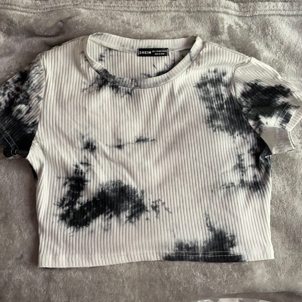 SHEIN cropped t-shirt